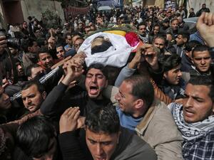 The Palestinian youth was shot by Israeli forces in clashes on the Gaza border nearly two weeks ago and has succumbed to his wounds, the enclave's health ministry said today. (MAHMUD HAMS / AFP)
