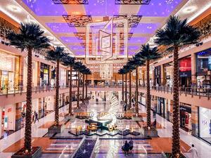 دعت مراكز التسوق التابعة لشركة ماجد الفطيم كافة العائلات والأصدقاء لعدم تفويت الفرصة لزيارة مراكزها، والاستمتاع ببهجة هذه الأجواء، والتقاط أجمل الصور واللحظات السعيدة.