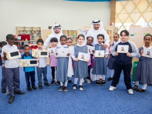 الكتاب إلكتروني غير تقليدي ويتضمن مقاطع مرئية تسرد تفاصيل سيرة حياة الوالد المؤسس مدعمة بصوت الشيخ زايد لنقل رسائل تحث على العمل والعطاء وترسيخ قيم التسامح والاخلاص.