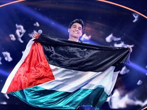Assaf hit back at online user who called him "Israeli." (Levantium.com)