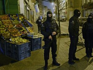 Police stand guard near a scene of a police operation in the Molenbeek-Saint-Jean district in Brussels, on March 18, 2016, as part of the investigation into the Paris November attacks (AFP)