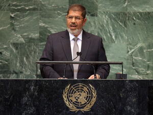 إدراج مرسي و بديع، المحبوسين على ذمة عدد من القضايا، على قوائم الإرهاب