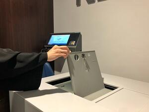 من أجل توفير خدمة سهلة ومريحة للعملاء، تتوفر الصناديق الجديدة بالحجمين المتوسط والكبير وبرسوم تنافسية.