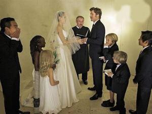 صور الثنائي جولي وبيت قبل عامين في حفلة زفافهما