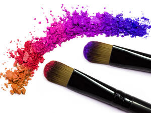 الأيشادو المتكسر يمكن إعادته إلى حالته الأولى مرة أخرى باستخدام الكحول