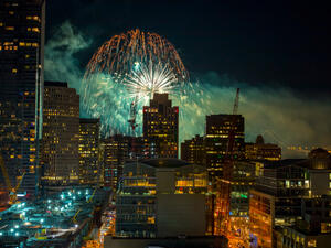 يشجّع السياح على حضور المهرجان السنوي في كاليفورنيا

