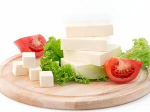 وللحصول على شطيرة جبنة ننصحكِ بإضافة الكراوية أو الكرفس إلى الجبنة