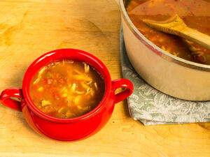 شوربة الدجاج والتورتيلا