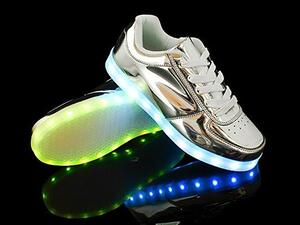 نسقي موضه البوت المضيء مع ما يليق بها من موضة صيف 2016