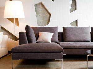 الرمادي هو لون السحب الداكنة المحملة بالأمطار
