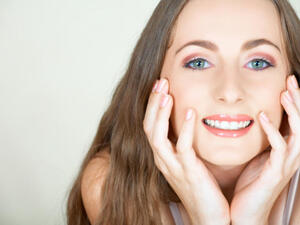 تُعد الخدود الممتلئة والبارزة من أهم مظاهر جمال الوجه