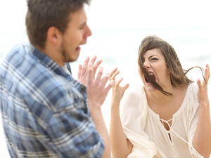 الغيرة سلاح ذو حدين فهي إن وجدت بشكل معتدل صحية وضرورية لاستمرار العلاقة