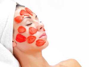 جربي ماسك الفراولة لتكتمل إطلالتك المثالية في العيد