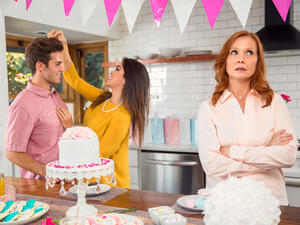 حاولي الابتعاد عن أي شيء قد يخلق الخلاف بينكما

