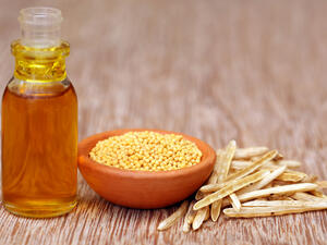 زيت الخردل من أكثر العلاجات الفعّالة للوقاية من الشيب المبكر للشعر
