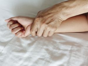 الاغتصاب ليس ذنب الضحية وإنما ذنب العقلية المريضة وسلوك المعتدي

