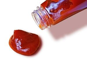 لا يحتاج تنظيف أواني النحاس سوى إلى صلصة الكاتشاب