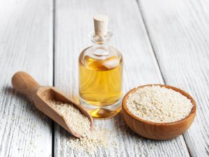 زيت السمسم مناسب لعلاج ضيق التنفس عند النوم

