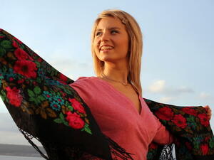 لإكمال إطلالاتك بالشال اختاري البوت الطويل
