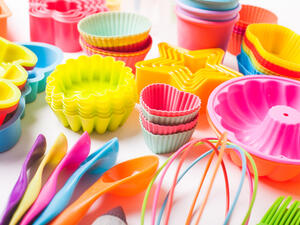 من إيجابيات قوالب السيلكون سريع عملية خبز الطعام