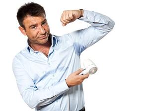 يعاني العديد من الرجال من مشكلة التعرق الزائد الذي ينتج عنه رائحة كريهة يعاني العديد من الرجال من مشكلة التعرق الزائد الذي ينتج عنه رائحة كريهة