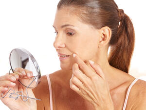 لا تغفلي مطلقاً وضع الكريم الواقي من أشعة الشمس