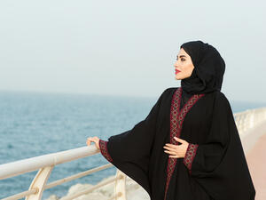 اللواتي يتميزن بجسد نحيل للغاية ولا يحملن تفاصيلا بارزة أو انحناءات واضحة