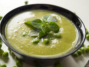 شوربة البازيلاء مع الجزر 