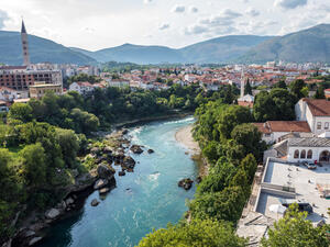 بحيرة بوراكو جزيرو ذات مياه حلوة صالحة للشرب
