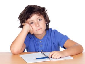 يجب منح الطفل الأمن والحب والشعور بجو أسري مستقر

