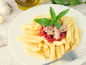 طبق المعكرونة بالتونة سهل التحضير يمكنك إعدادها في 15 دقيقة

