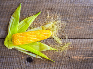 من فوائد شعر الذرة يخفض الكوليسترول الضار في الجسم shutterstock.com