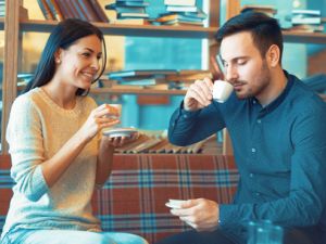 التحدث بشكل سيئ عن الشريك السابق من علامات العدوانية والطفولية