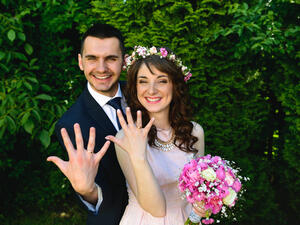 إن كنت تريدين توفير المال في حفل الزفاف يمكنك أن تستأجري فستان الزفاف