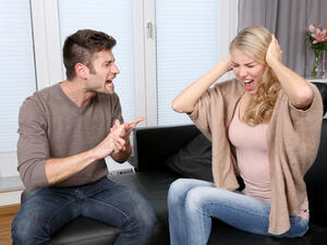 حافظي على هدوئك فإن الهدوء يعمل على امتصاص غضب الطرف الآخر 
