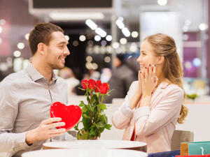 هو دائم الحرص على مشاعرك من خلال أفعاله وأقواله
