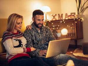 في يوم الحب شاهدا فيلما رومانسياً معاً