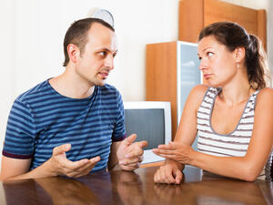 حاولي أن تقوديه إلى الحقيقة عن طريق تلافي عبارات المواجهة