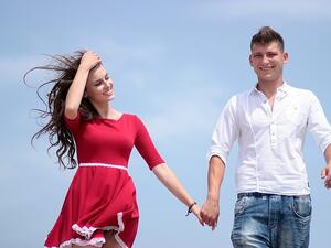 يعشق زوجك أن يرى خصلات شعرك تتطاير

