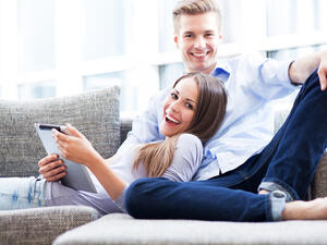 عندما يحزن أو يفرح طرف، على الآخر أن يشاركه أفراحه وأحزانه