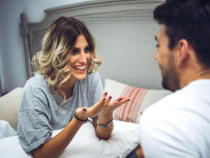 الارتباط بعلاقة حميمة يُحفّز الأشخاص على تناول كمية زائدة من الطعام