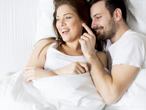 المتعة في العلاقة الحميمة لا يمكن أن تكون إلا بإشباع شهواتهما الجنسية 