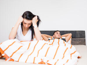 إذا وضعت ثياب النوم المغرية بعيداً وحل محلها بيجامة فهذا دليل على الملل