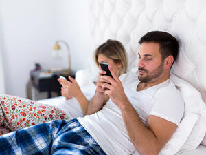 استعادة الذكريات أمر يكسر رتابة الحياة الزوجية