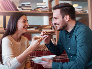 هل نمط حياة الشخص مع شريك الحياة له تأثير كبير في الإصابة بالسمنة أم لا؟