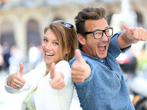 الضحك على أخطاء الشريك ستشعر الحبيب بالراحة 