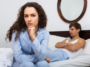 قد يحاول الرجل إحداث الفوضى وافتعال الشجار مع زوجته عن عمد