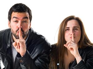 تحدثي مع زوجك بملامح هادئة ونبرات صوت خالية من التحدي

