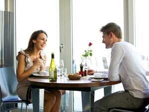 وجّهي له إطراءاتٍ لا تتعلّق بشكله فقط