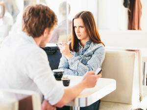 فكّري ملياً بشأن الأمور التي تجعلك عرضة لانتقاد زوجك الدائم